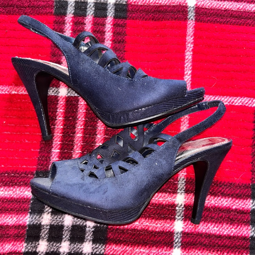 Womens navy blue suede peep toe sandals with cut out detailing and 4" heel!